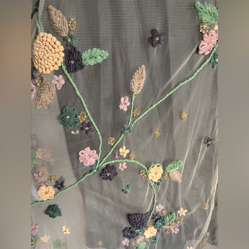 Elegant Floral Embroidered Maxi Dress - Picture 4 of 8